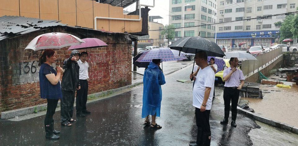 暴雨来袭——大祥区干部群众奋战防汛抢险一线，全力做好防汛抗灾工作(图7)